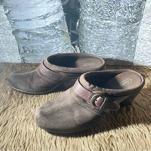 CLARKS Chocolate Brown Suede, Leather Clogs, Mules, Bendables 8.5 - Picture 2 of 6